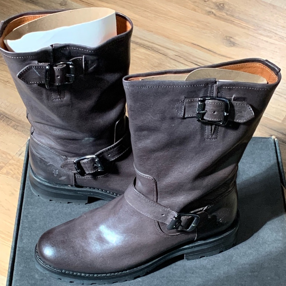 NIB Womens Frye Natalie Mid Engineer Lug Charcoal Leather Boots Size 7.5